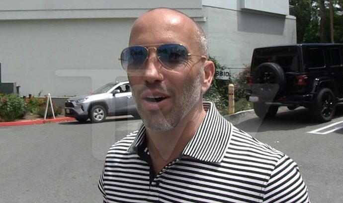 Jason Oppenheim Debunks Fake Phone Call Claim on ‘Selling Sunset’