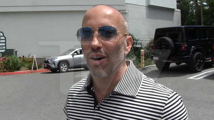 Jason Oppenheim Debunks Fake Phone Call Claim on ‘Selling Sunset’